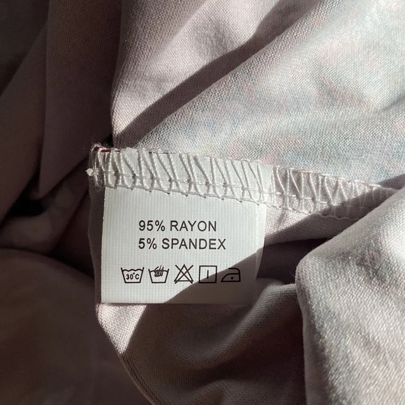 Vislily 22W Blouse Wide Neck Pleated Chest Long Sleeve Floral Red - Picture 6 of 6